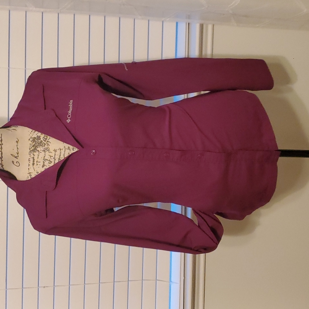 Columbia Button down, dri-fit, zipper pocket